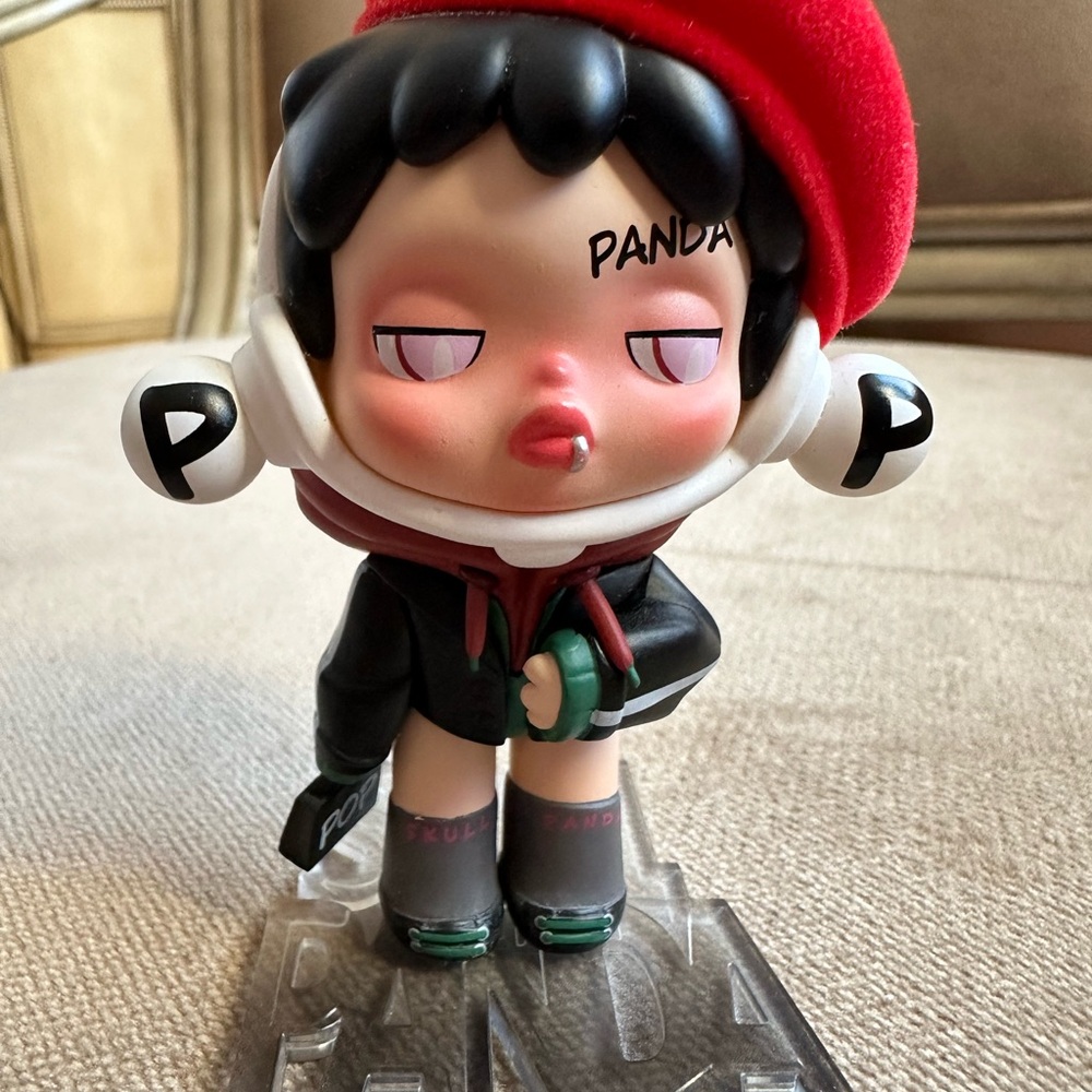 POP MART x SKULLPANDA Hype Panda Idol Trainee mini figure.